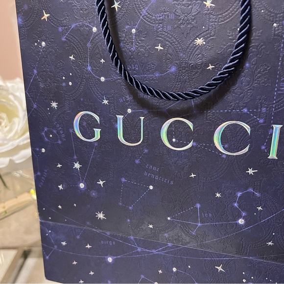 Gucci Holiday Shopping Bag - Picture 8 of 11